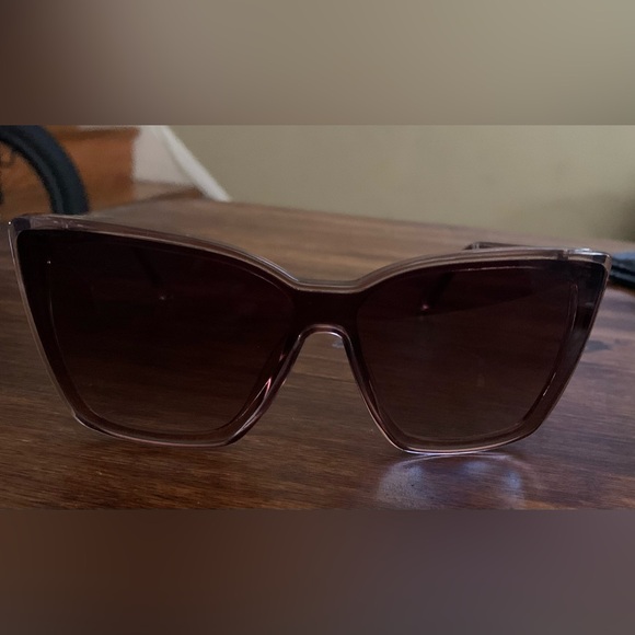 Quay Australia Brown Sunglasses Modern Design - Picture 1 of 3